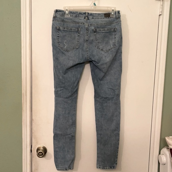 Light wash blue jeans - Picture 2 of 2